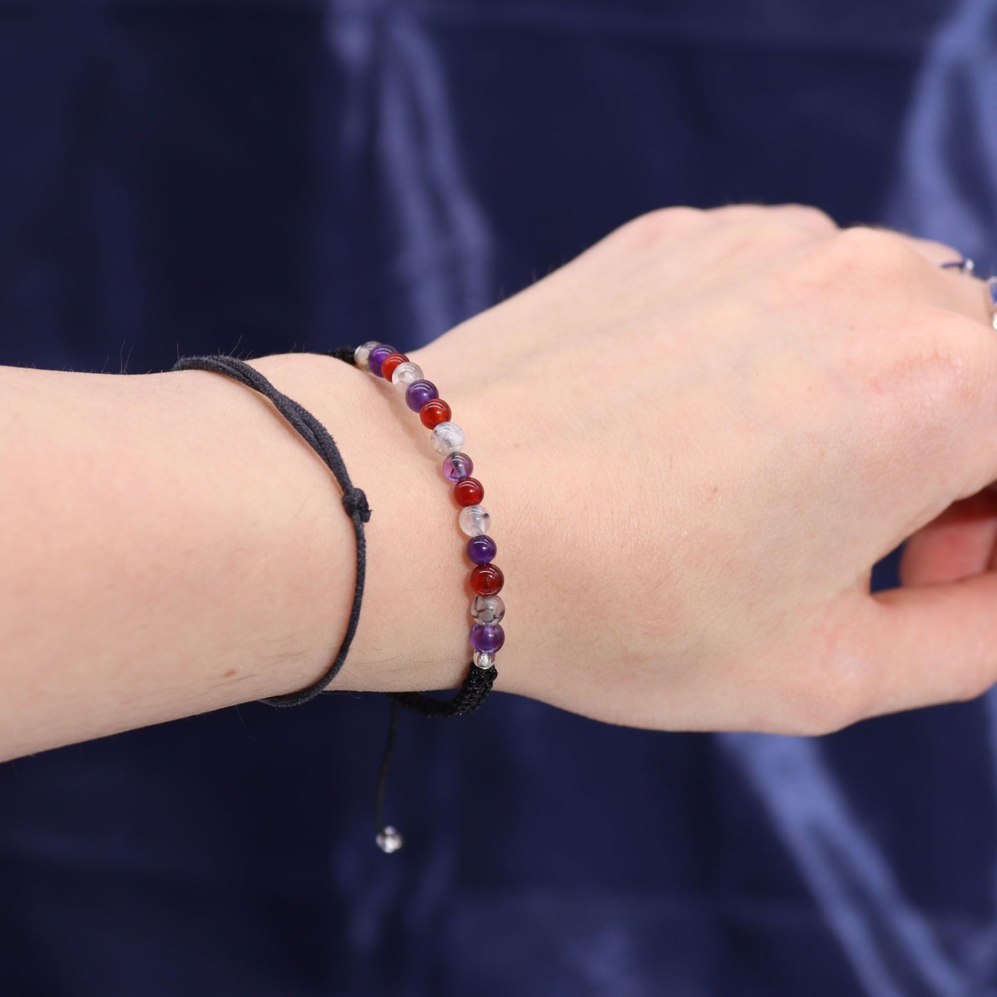 Vela del signo Virgo con pulsera de piedras naturales – Amatista, Cornalina & Ágata musgo | namariKS