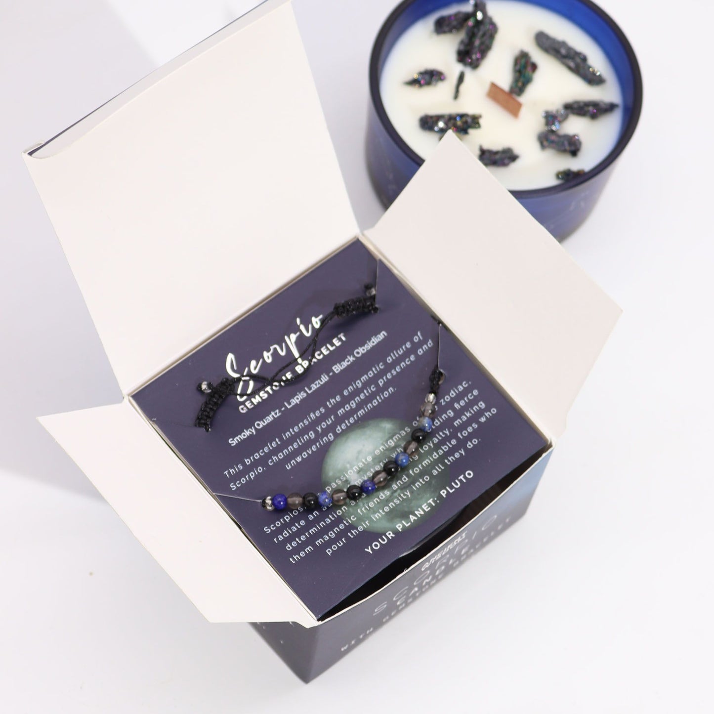 Vela del signo Escorpio con pulsera de piedras naturales – Cuarzo ahumado, Lapislázuli & Obsidiana negra | namariKS