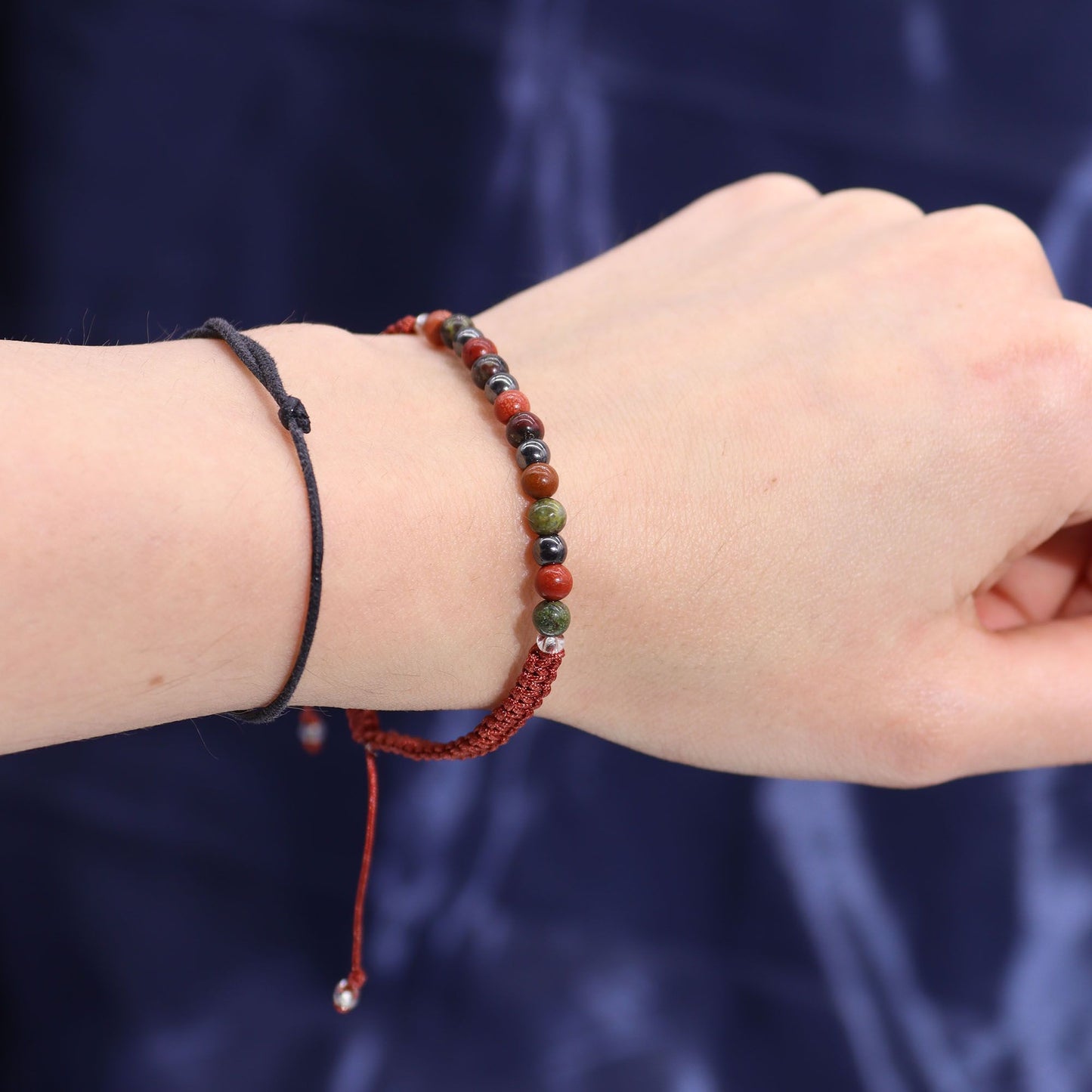 Vela del signo Aries con pulsera de piedras naturales – Red Jasper, Bloodstone & Hematite | namariKS