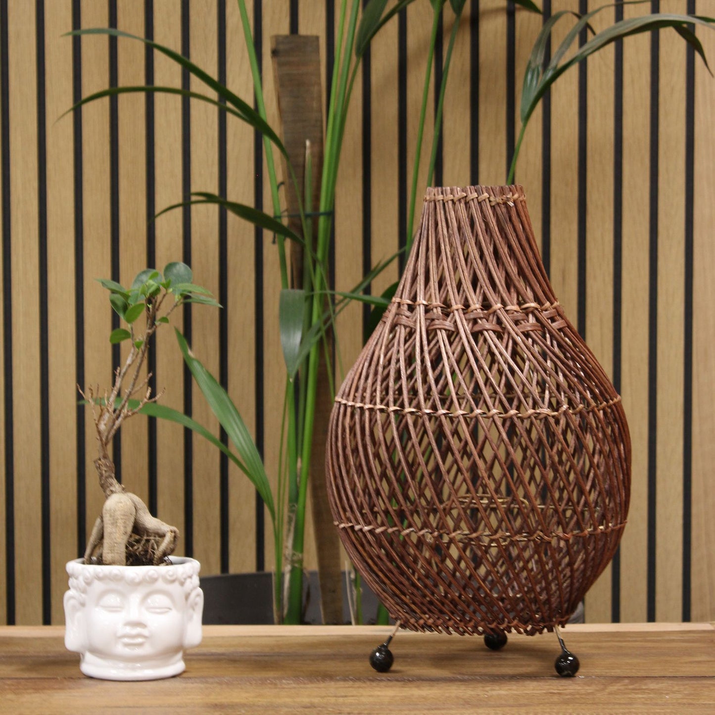 Lámpara de Mesa de Ratán marrón oscuro– Trenzada | namariKS